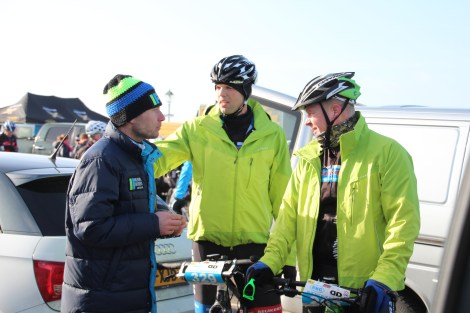 Bram na de finish met mede Pettemers Arie en Michiel..