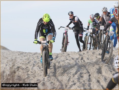 Jos rijdt waar de andere lopen! - Foto: Rob Duin